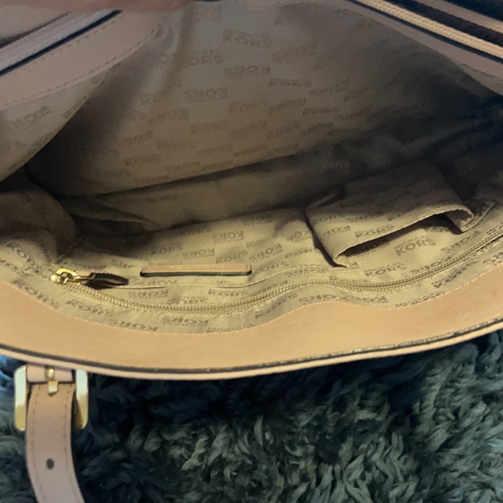 Authentic Michael Kors Handbag - image 5